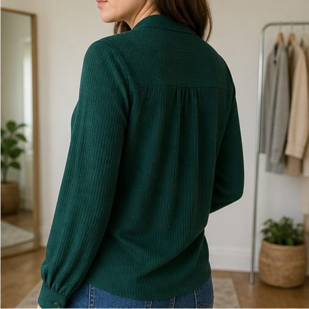 Emerald Button Blouse - Picture 3 of 6